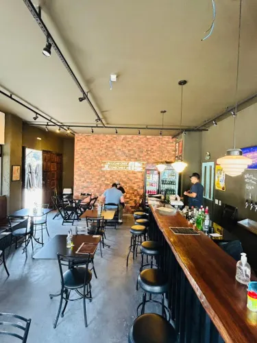 Bar e Restaurante à Venda no Alto da XV - Curitiba | Choperia Equipada PT 1256/R