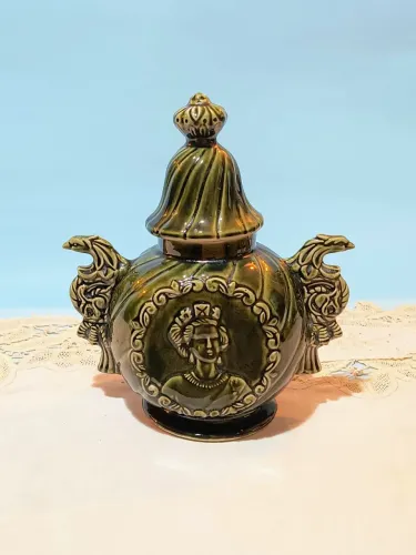 Potiche em porcelana antiga verde musgo antiquario trabalhada decoração arte antiguidade 