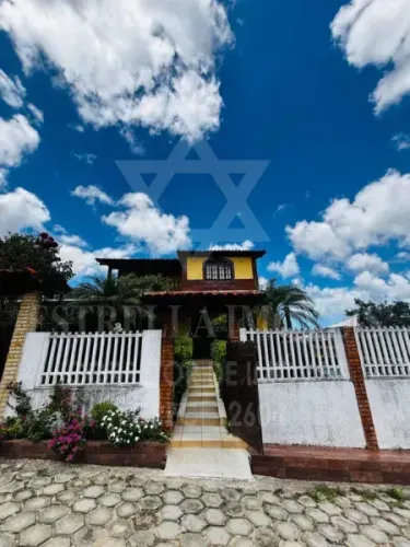 Casa para venda com 4 quartos sendo 2 suítes e piscina no Lago do Paraíso - Bacaxá - Saqua