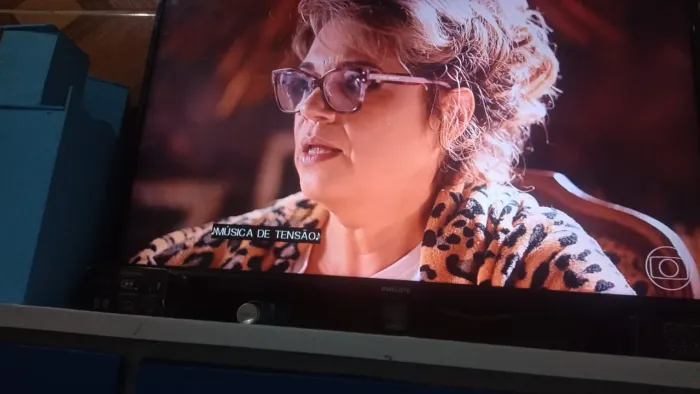 Tô vendendo essa televisão porém cumpri outra para o meu quarto é não estou mais usando 