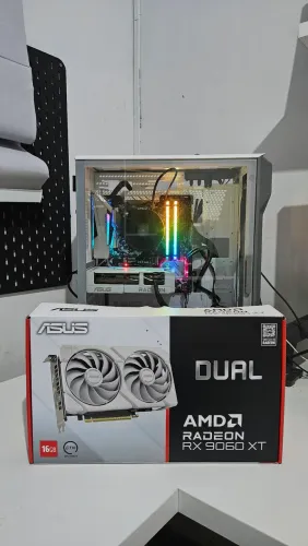 Placa de video AMD RX 9060XT 16gb Branca Asus Dual Fan Seminova