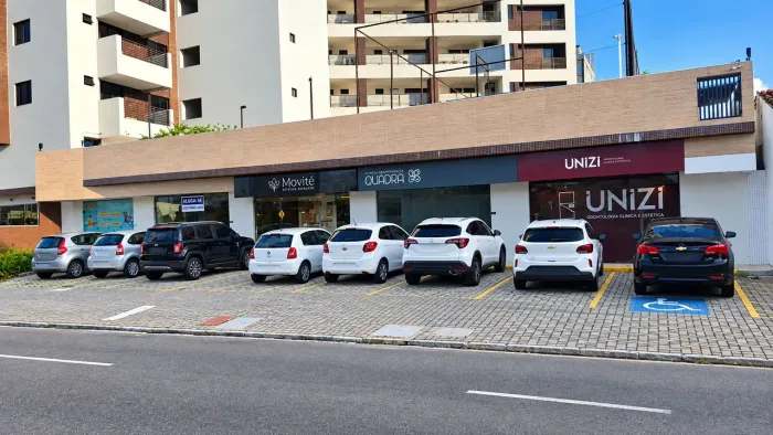Sala comercial no B. dos Estados, bem localizada, 51 m², por trás do Assaí Atacadista.