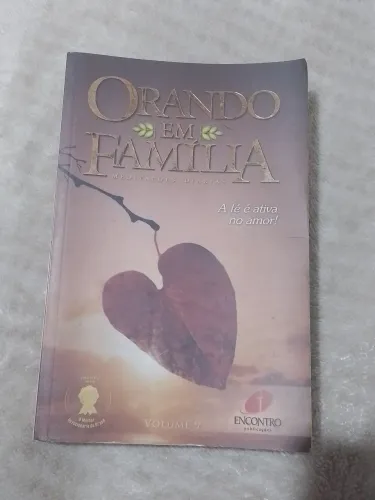 Livro "orando em família"