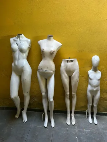 MANEQUINS A VENDA NO PRECINHO