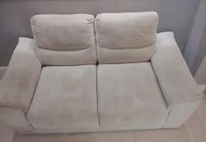 Sofá jacauna. Bem conservado sem nenhum defeito.