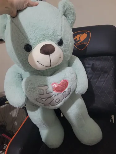 Urso de pelucia enorme