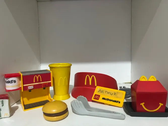 Kit brincando de Mc donalds!