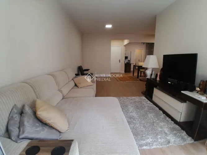 Apartamento com 3 dormitórios na rua Almirante Lamego