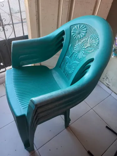 Cadeira de plástico.