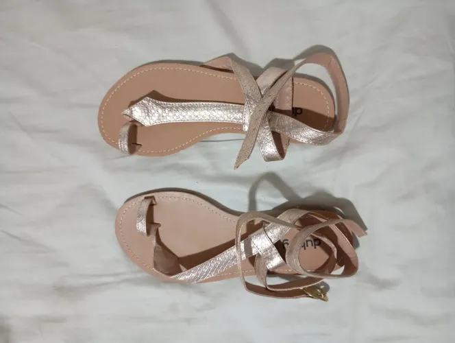 Sandália rasteirinha rosé nova