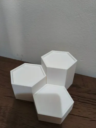 Base Expositora Hexagonal para Action Figures e LEGO - Kit 3 Peças 3D
