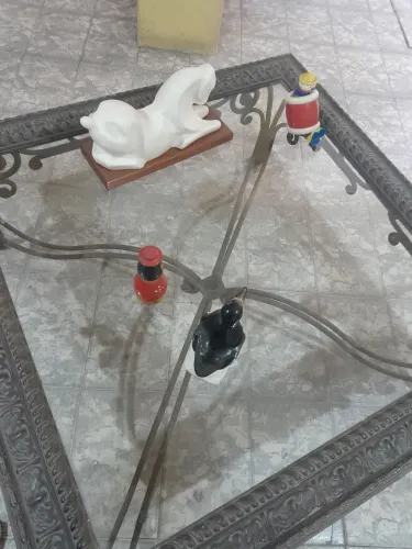 Mesa de centro em ferro fundido