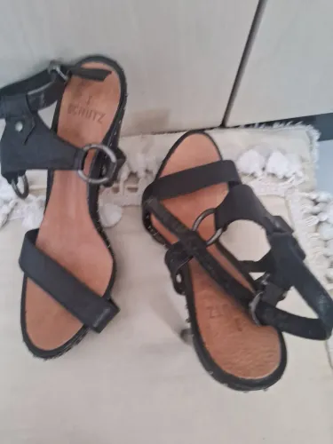 Sapatos em bom estado e de qualidade!!!
