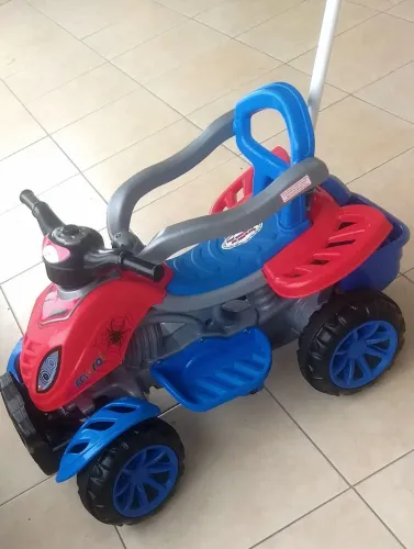 Carrinho de Passeio Homem Aranha. 