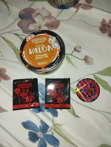Lata vazia Valda stranger things+ tazo n5 e 2 embalagens vazias 