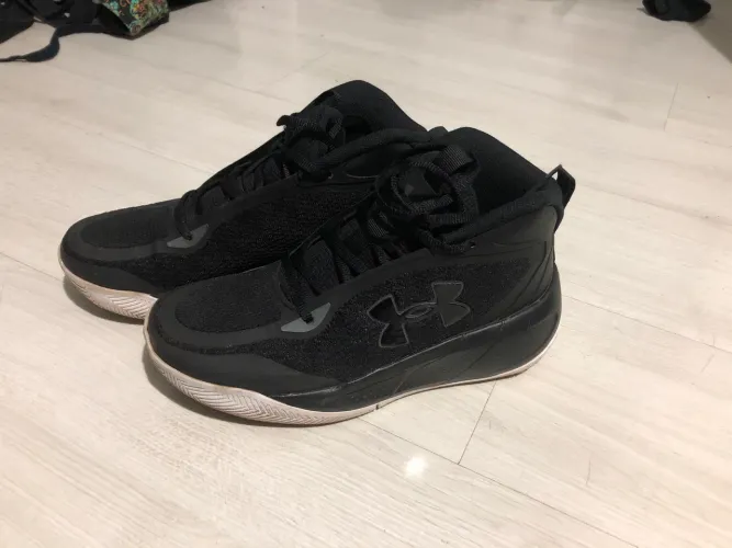 TÊNIS DE BASQUETE MASCULINO UNDER ARMOUR SWISH 2 39 PRETO