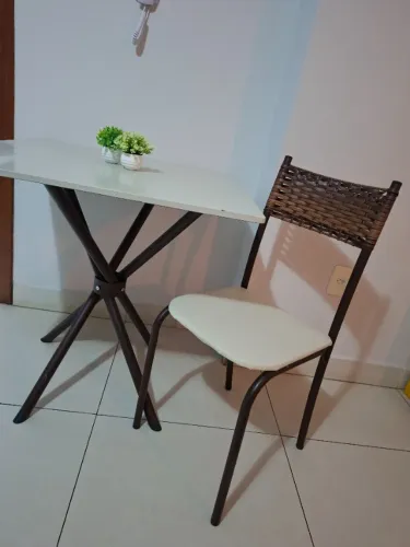 Vendo Mesa Rústica 4 cadeiras