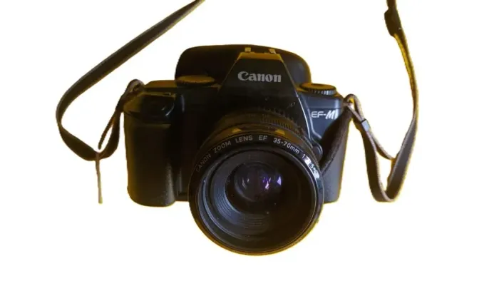 Câmera Fotográfica Analógica Canon EF-M com lente 35 -70mm