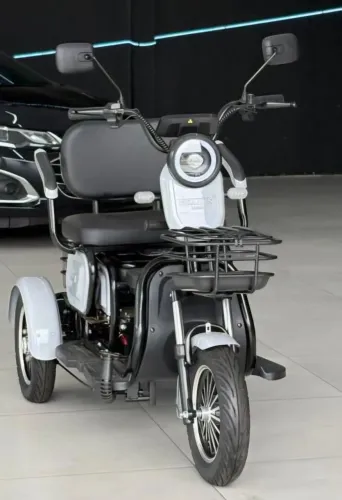 Triciclo Elétrico
