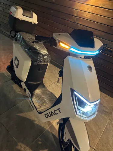 Scooter elétrica / moto elétrica 