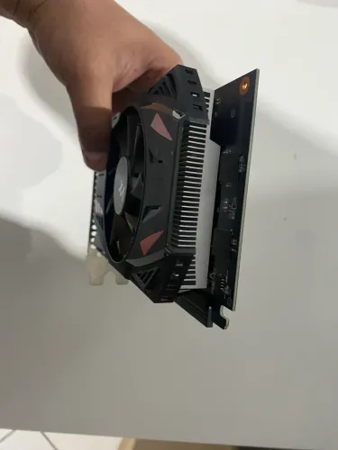 Placa de Vídeo GTX 750 4GB - Perfeito Estado