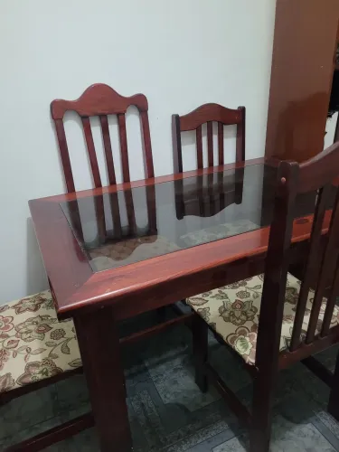 Mesa de jantar com cadeiras- 4 lugares