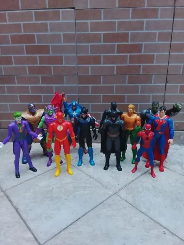 Bonecos de super heróis 