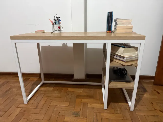 Escrivaninha industrial pouco usada