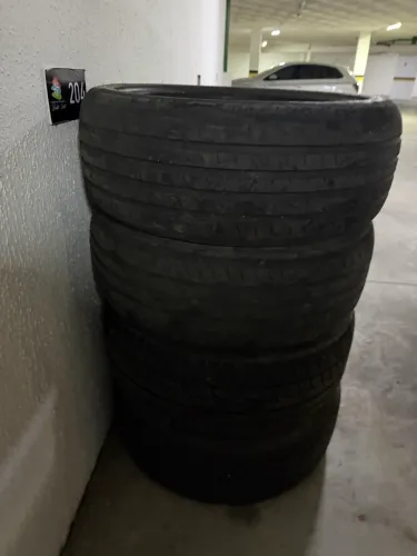 Pneus seminovo da evoque  aro 20 