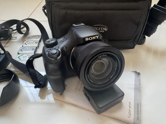 Máquina fotográfica Sony ciber shot com 5 bateria e tripod