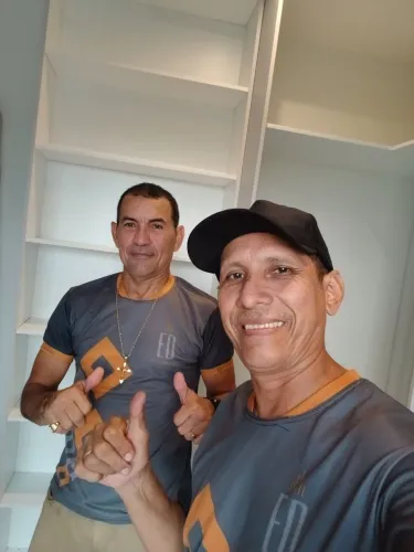 Montagem de móveis em geral.