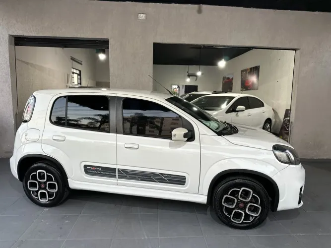 Fiat Uno Sporting Dualogic 1.4 EVO Flex 8V 4P 2015
