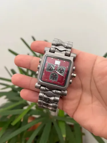 Relógio Oakley Minute Machine Masculino Aço - Fundo Vermelho