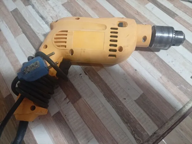 Vendo furadeira 