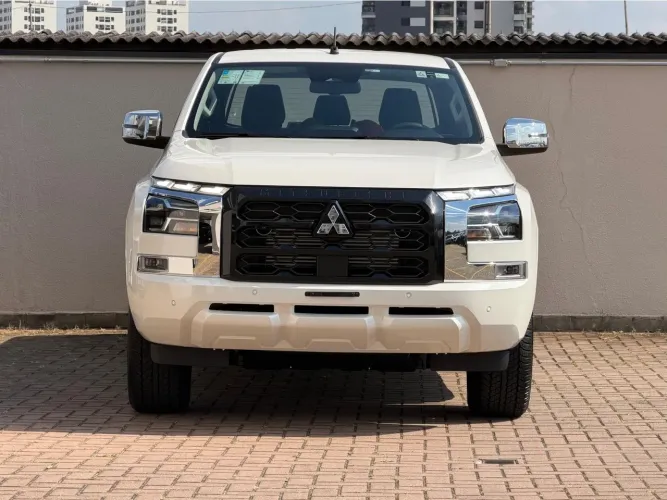 Mitsubishi TRITON HPE-S 2.4 CD 4X4 TB Diesel Aut. 2026