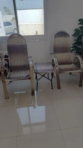 Conjunto de cadeiras e mesa para área externa