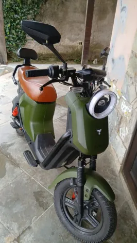 Vendo moto elétrica  pouco rodada. Estado de zero.