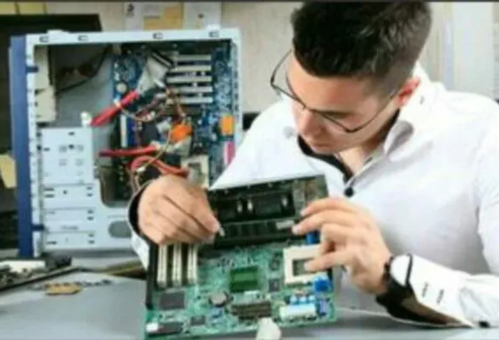 Manutenção de Karaokê, Jukebox, Fliperama, Computador e Celular