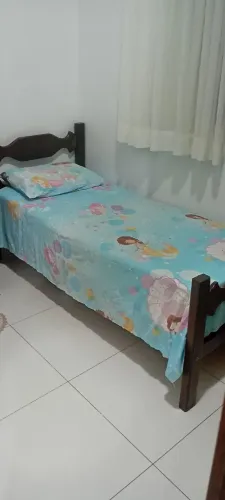 Vendo cama de solteiro em sucupira(maciça) com colchão 