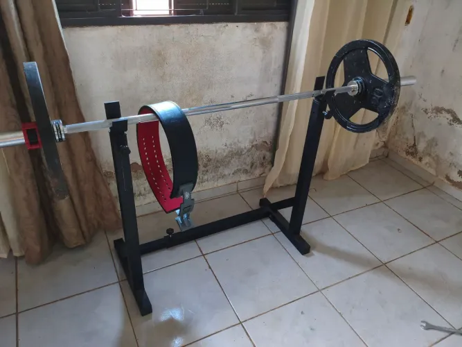 Vendo barra olímpica 20kg 2,20 com 180kg de anilhas 4×20 2x15 2×10 2x5 