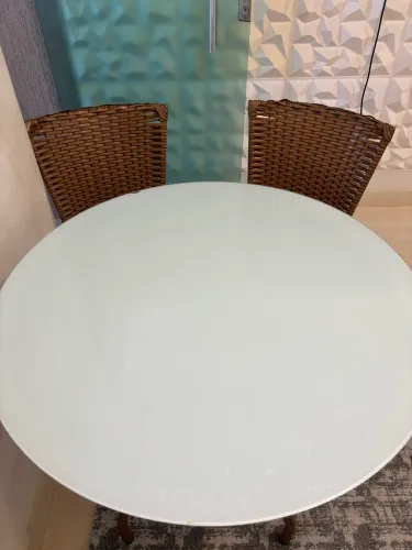 Mesa de fibra com 4 cadeiras 
