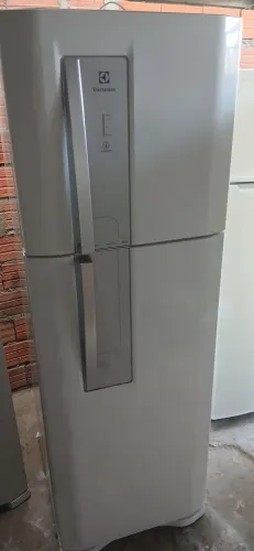 Vendo geladeira Electrolux DF42 frost free 400L 110v entrego