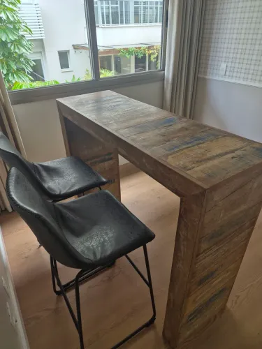 BALCAO MADEIRA E 2 BANQUETAS