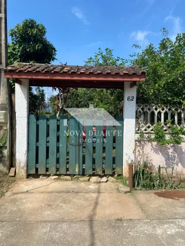 Casa à venda a 600m da Praia do Capricórnio, 3 dorms, área gourmet e jardim
