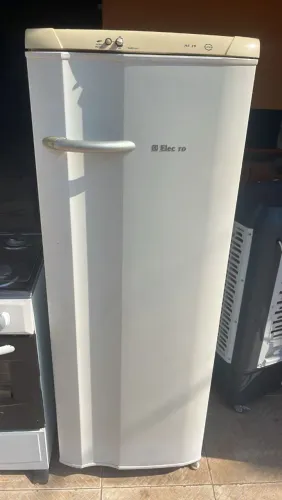 Geladeira Electrolux simples. $450