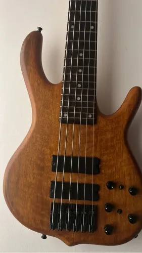 Contra baixo luthier 6 cordas flisboa 