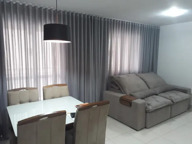 Fabricação sob medida  e manutenção de cortinas e persianas. Lavamos tapete.