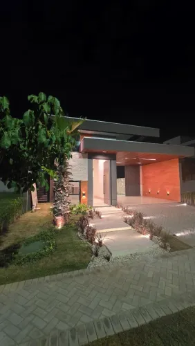 Casa Térrea à Venda no Condomínio Florais do Parque - 160m², 3 Suítes, Piscina com Hidro