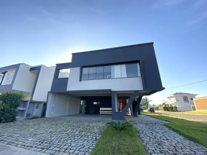 Casa em fase de acabamento à venda no Condomínio Caledônia Private Village em Camboriú