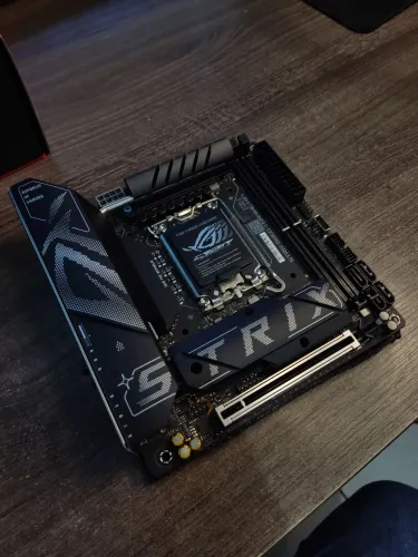 Placa mãe Asus Rog Strix B860-i Gaming Wifi LGA 1851